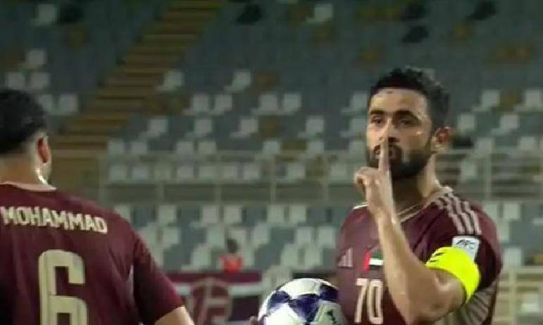 冷门频出!橄榄球战况跌宕起伏 冷门频出!橄榄球战况跌宕起伏