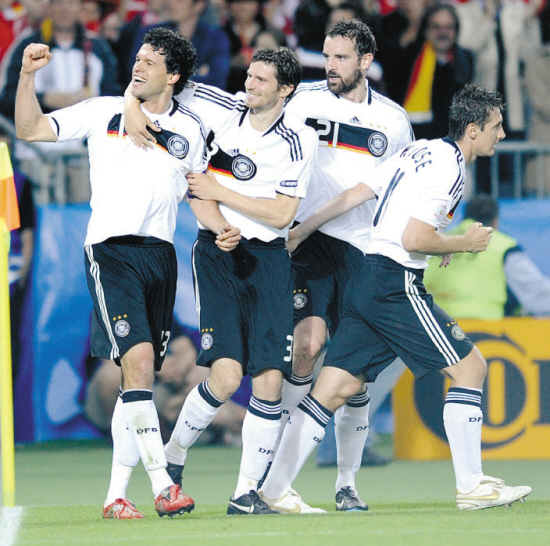 关于马来西亚队鏖战德国队，黄鸭组合统治全场的信息