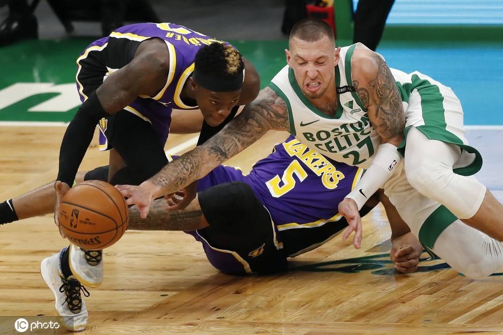 湖人横扫凯尔特人,王哲林高光表现 湖人横扫凯尔特人,王哲林高光表现