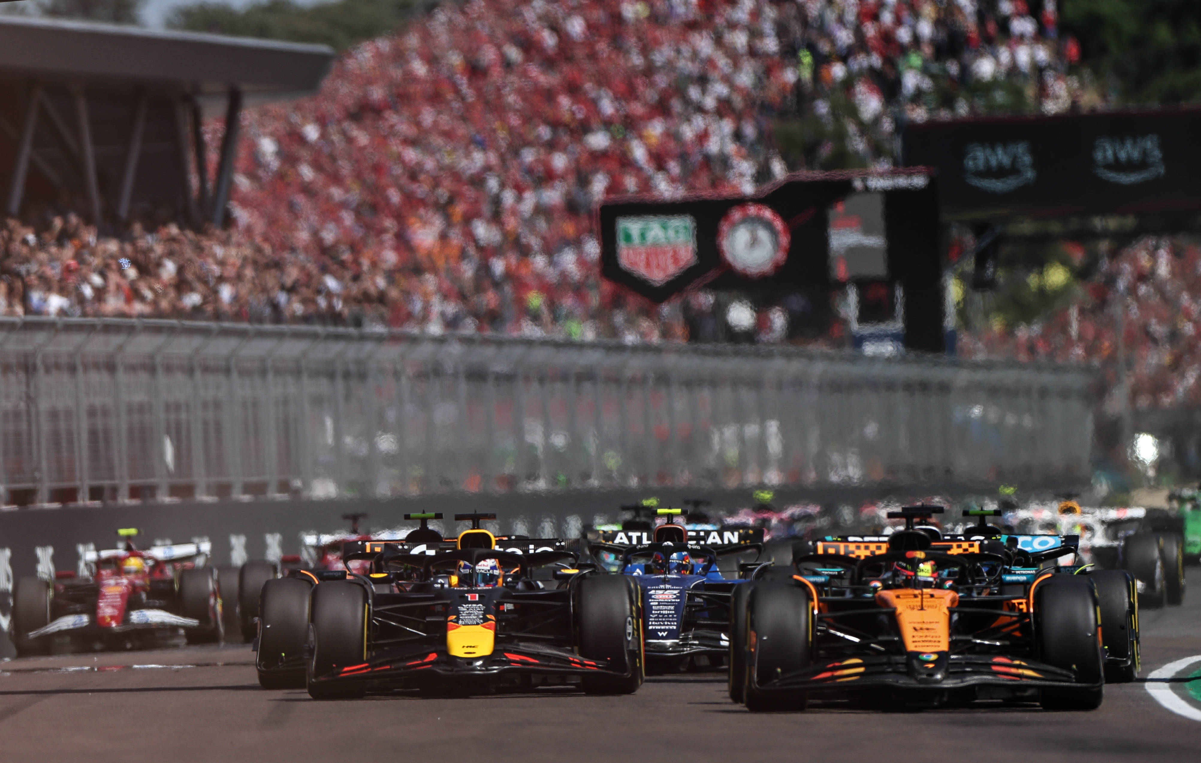 梅赛德斯逆转红牛二队,拉塞尔高光表现 梅赛德斯逆转红牛二队,拉塞尔高光表现