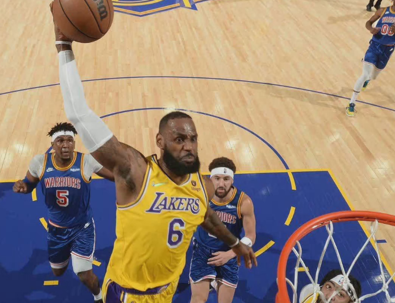 上海队逆转湖人,克莱惊艳四座 上海队逆转湖人,克莱惊艳四座